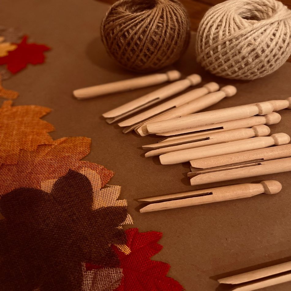 DIY Fall Leaf&nbsp;Garland